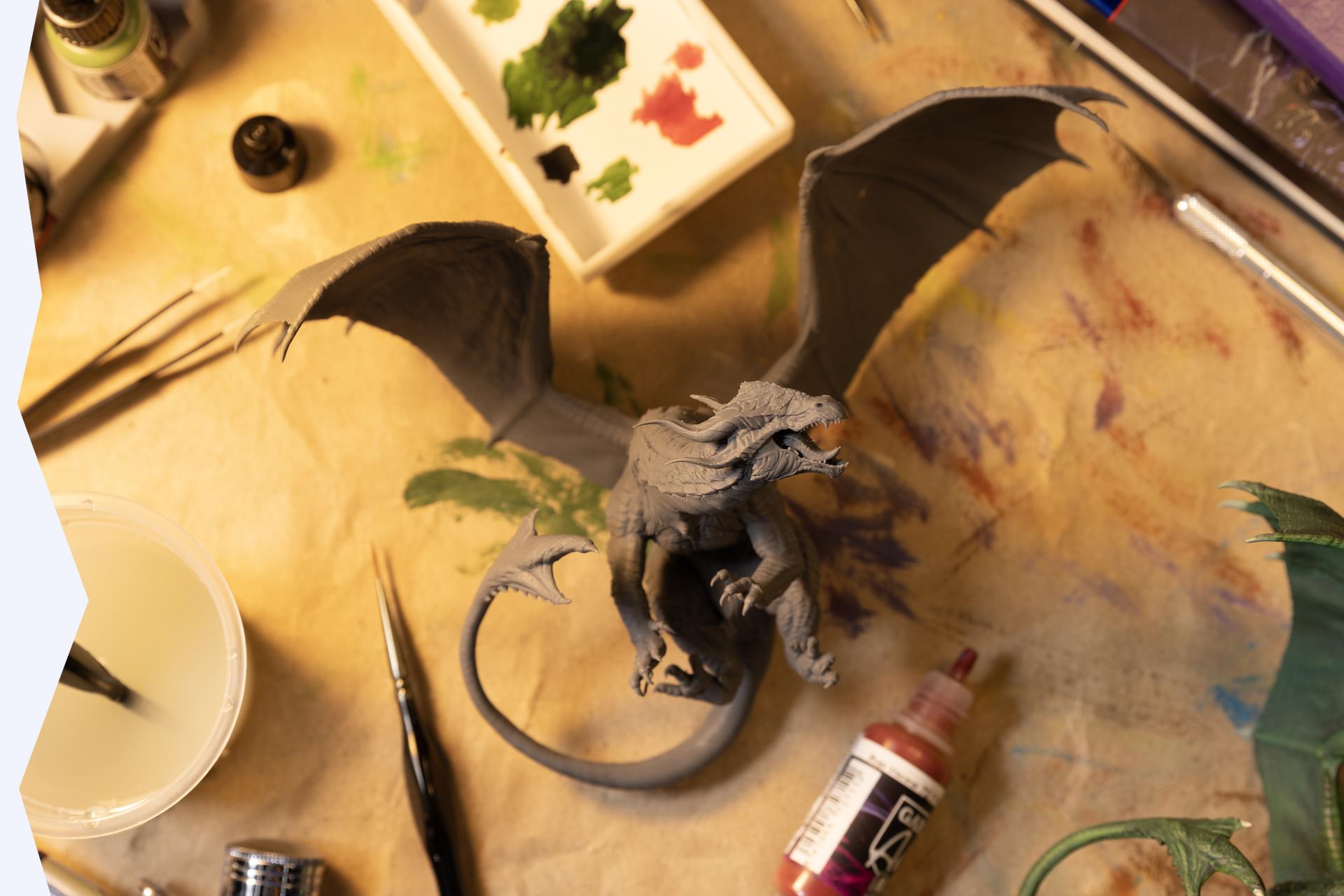 Szürke sárkányfigura festése – Alpha Model Resin