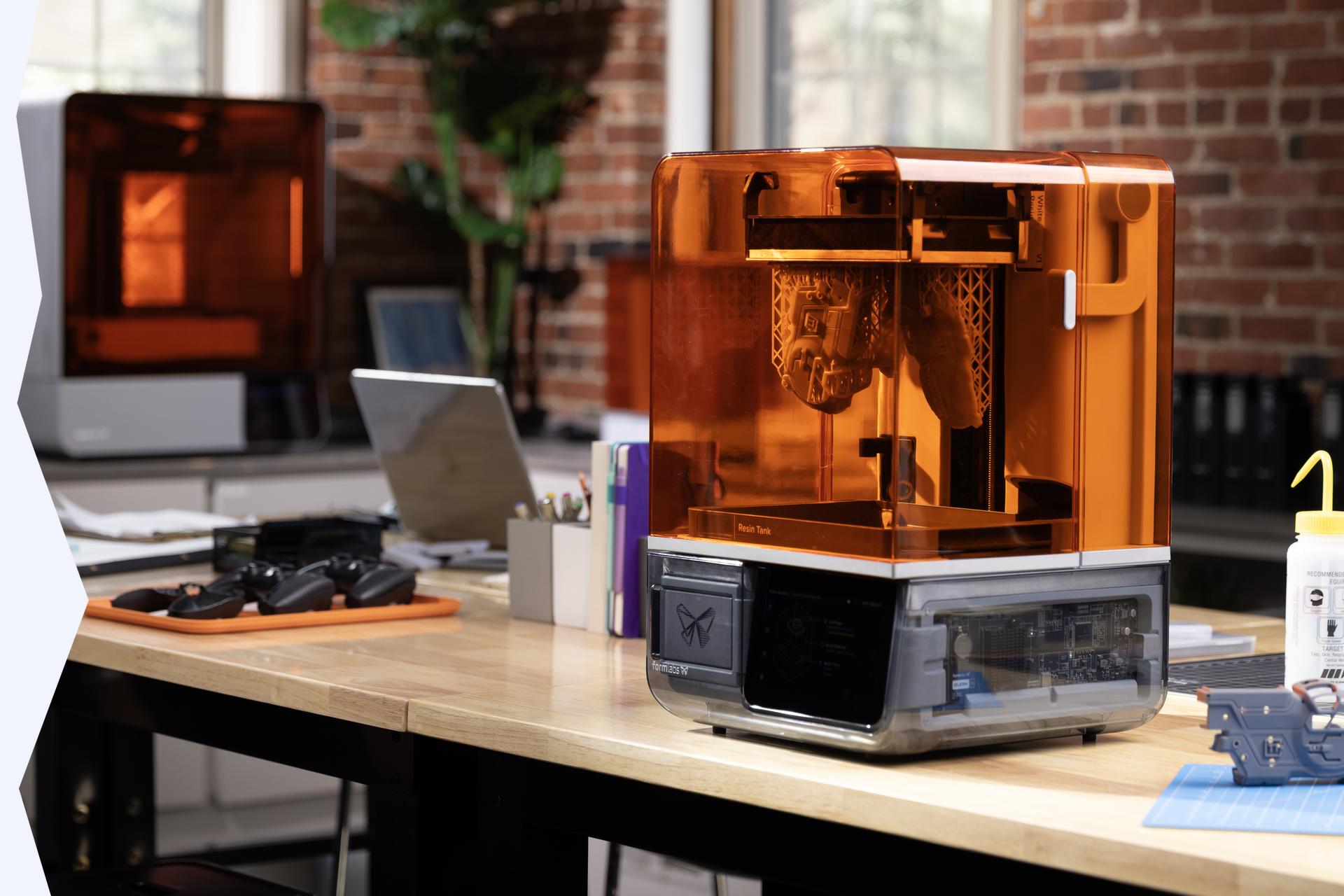 Formlabs Form Studio 1 professzionális 3D nyomtató irodai környezetben